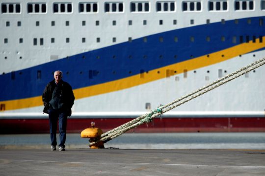 Μείωση του ΦΠΑ ζητούν οι ακτοπλόοι