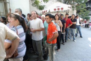 Εμπορεύονταν άδειες παραμονής
