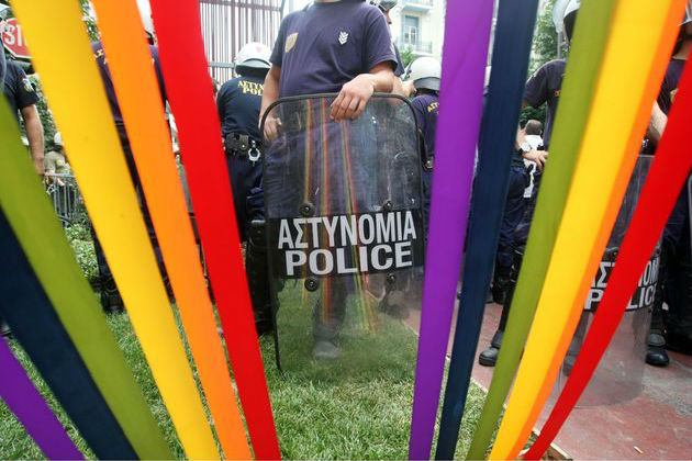 Η ΕΛ.ΑΣ. στιγματίζει τους διεμφυλικούς ως ψυχικά ασθενείς