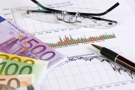 Οι αναταράξεις στην Ιταλία «φρενάρουν» την έξοδο στις αγορές