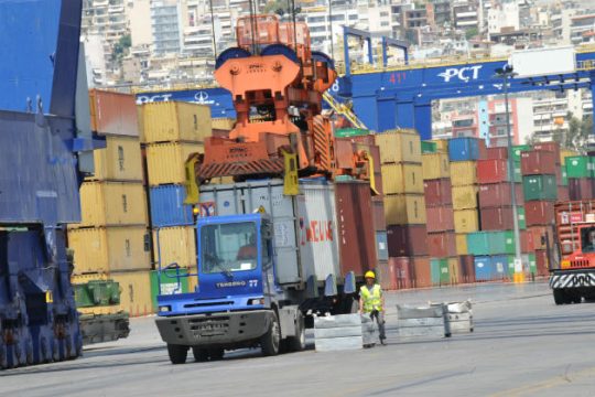 Συνεχίζουν τις κινητοποιήσεις οι εργαζόμενοι στις προβλήτες της Cosco
