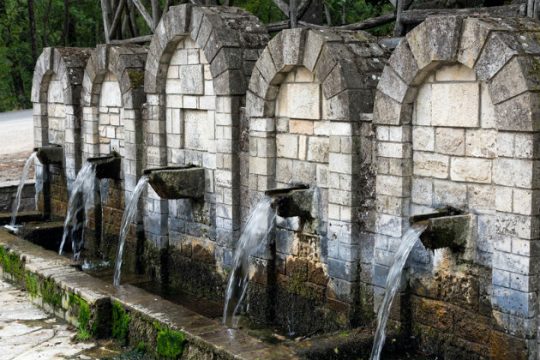 Η Αθήνα αποκτά δημόσιες βρύσες για δροσερό νερό