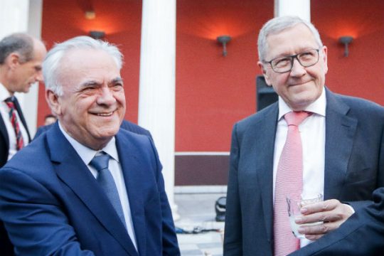 Εύσημα Ρέγκλινγκ, μήνυμα Δραγασάκη στις τράπεζες