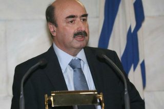 «Κόμματα ρυμουλκούνται από επιχειρηματικά συμφέροντα»