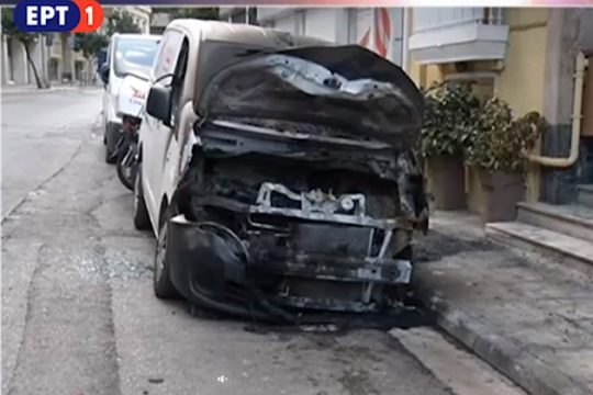 Μπαράζ εμπρησμών σε Ι.Χ. εταιρείας ταχυμεταφορών