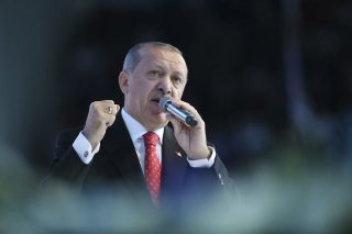 Απασφαλίζει κατά όλων των αντιπάλων του