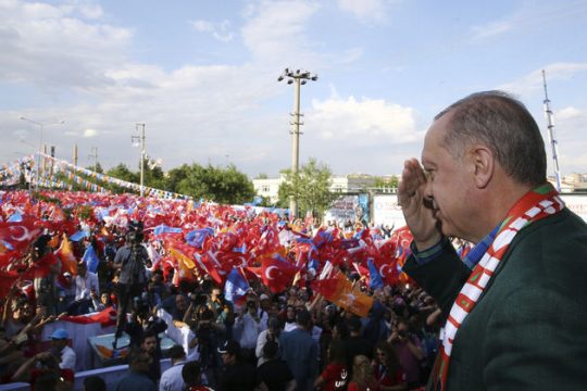 Ο Ερντογάν απειλεί με ιερό πόλεμο τους… σταυροφόρους της Βιέννης!