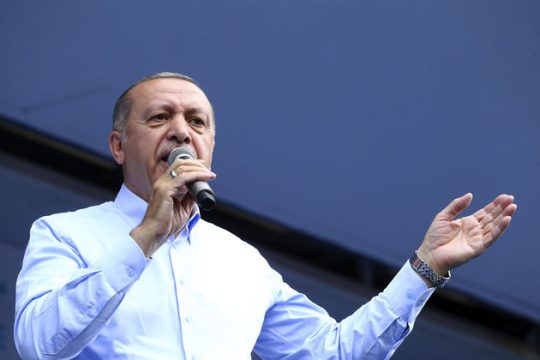 Θέλει να σβήσει το… Καντίλ των Κούρδων