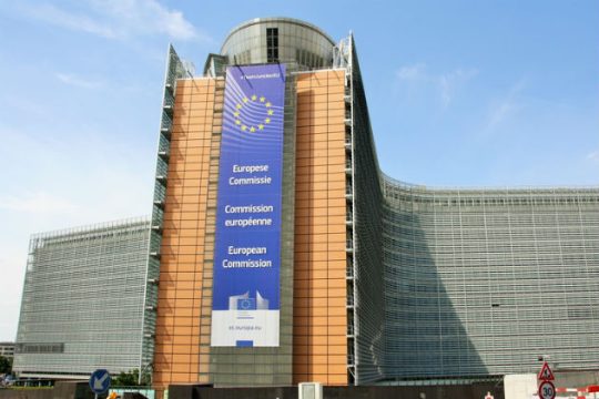 Κομισιόν: Τι προβλέπει η ανάλυση βιωσιμότητας για το ελληνικό χρέoς