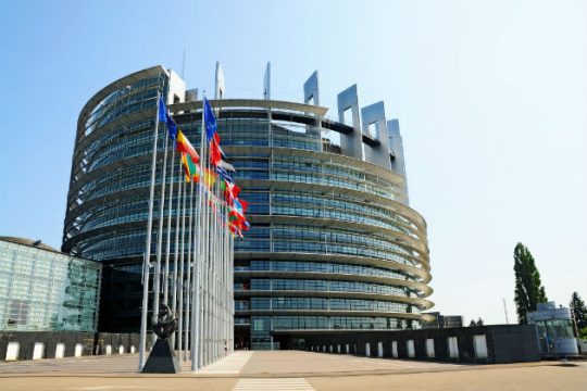 Μέγιστο όριο χρέωσης στις τηλεφωνικές κλήσεις εντός Ε.Ε.