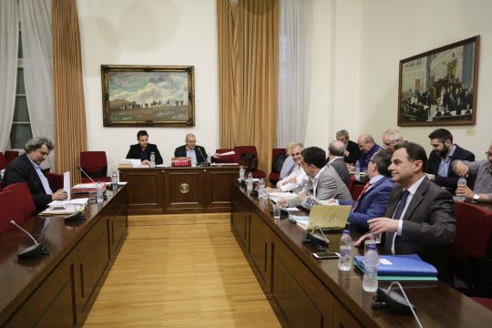 Live: Η πρόεδρος του ΕΟΦ στην εξεταστική για την Υγεία