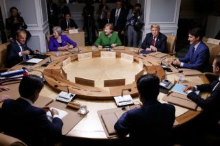 Αναζητώντας αντίμετρα στους αμερικανικούς δασμούς