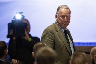 Μια «κουτσουλιά» που βρόμισε την Ιστορία