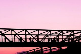 Από τη συγχρονική στη γραμματολογική κριτική