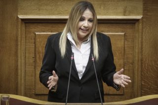 Εβγαλε φλας αριστερά αλλά έστριψε δεξιά…