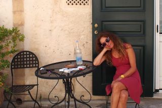 Η λογοτεχνία και το μοναχικό κορίτσι