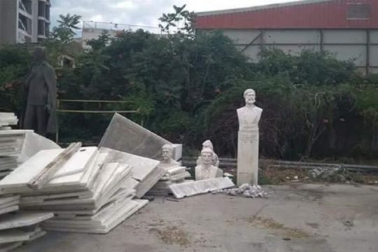 Η αποκαθήλωση των Μακεδονομάχων