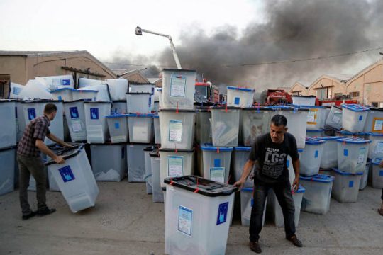 Από «εγκληματική ενέργεια» η φωτιά σε αποθήκη με ψηφοδέλτια