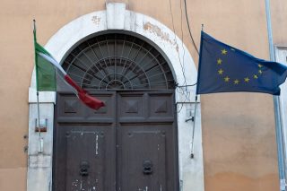 Τρομαγμένοι, αλλά ανένδοτοι