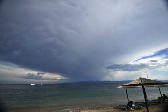 Βροχές, καταιγίδες και πτώση της θερμοκρασίας φέρνει η «Νεφέλη»