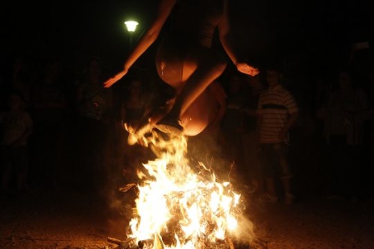 Τα κάψαλα και ο κλήδονας στη Λέσβο