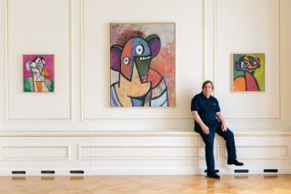 «Με το χιούμορ προσπαθώ να ισορροπήσω το τραγικό»