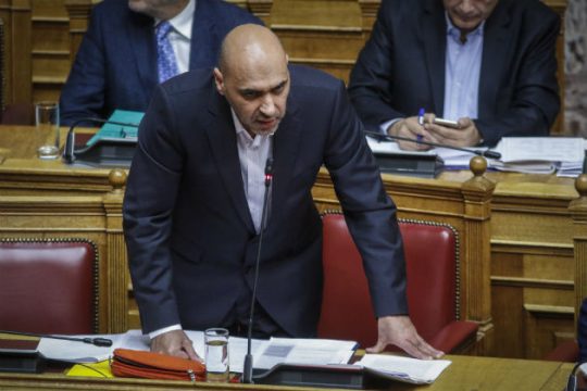 Απορρίπτει τις προτάσεις Στρατή