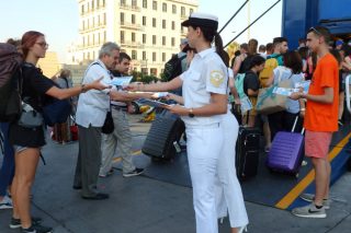 Ενημέρωση επιβατικού κοινού από το Λιμενικό
