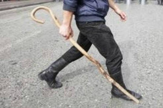 Μεσσαρά: Επιτέθηκαν σε δημοτικό υπάλληλο με μαγκούρες