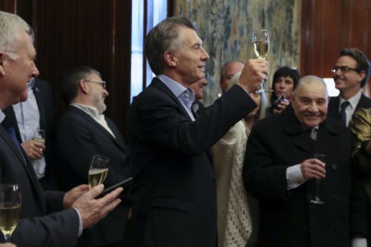 «Πακέτο διάσωσης» 50 δισ. από το ΔΝΤ στην Αργεντινή