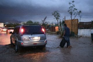 Διακοπή της κυκλοφορίας και προβλήματα στη Μάνδρα λόγω καιρού