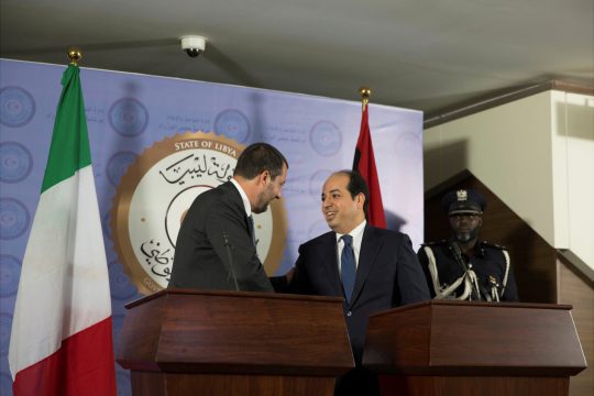 Ιταλία και Λιβύη απομακρύνουν κι άλλο τους μετανάστες