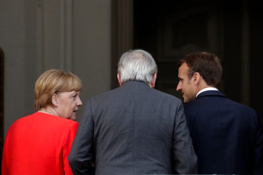 Αναζητούν λύση για το προσφυγικό στα μέτρα της Μέρκελ