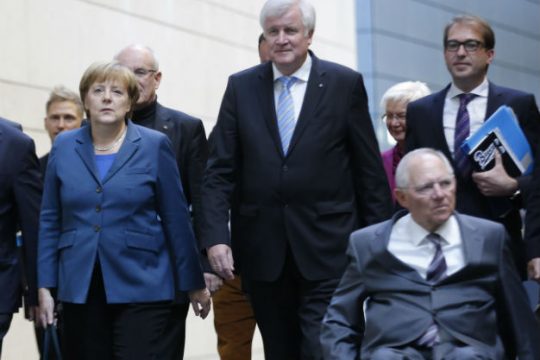 Ο Σόιμπλε μεσολαβητής για να αποφευχθεί κυβερνητική κρίση