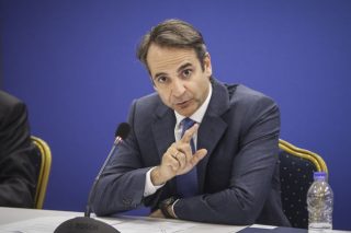 «Ανοχύρωτη πολιτεία η χώρα»