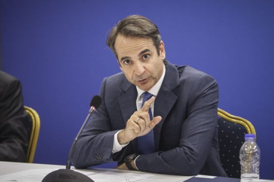 «Ανοχύρωτη πολιτεία η χώρα»