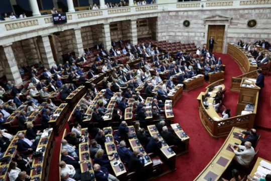 Τρεις παρεμβάσεις στη Βουλή με νόημα