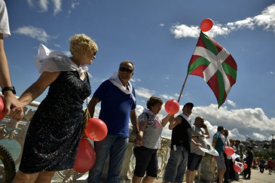 Ανθρώπινη αλυσίδα υπέρ απόσχισης της Χώρας των Βάσκων