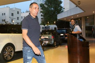Τακτική για Κάτσε, υπογραφές με Δώνη