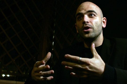 «Αντί να πολεμήσει τη μαφία, θέλει να κλείσει στόματα»