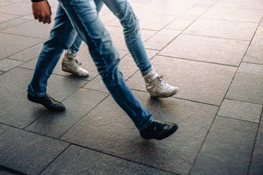 Όσο πιο γρήγορα περπατάς, τόσο πιο πολύ θα ζήσεις