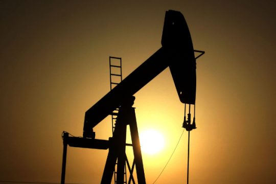Σηκώνει το γάντι το Πεκίνο και απειλεί με δασμούς στο αργό πετρέλαιο