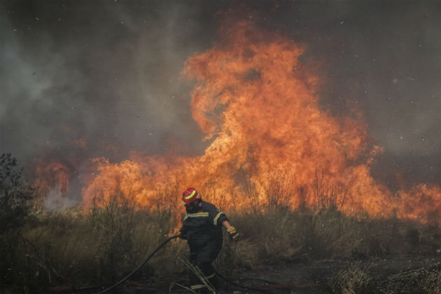 Σε εξέλιξη δύο πυρκαγιές στην Εύβοια