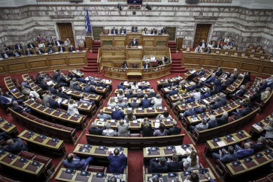 Αρχίζει το… ματς για το πολυνομοσχέδιο