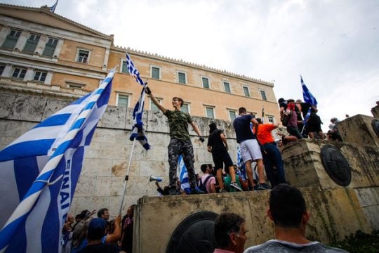 Η εθνικιστική εκτροπή και η μιζέρια της αντιπολίτευσης