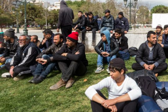 Δεκάδες πρόσφυγες εγκαταλείφθηκαν από διακινητές στη Θεσσαλονίκη
