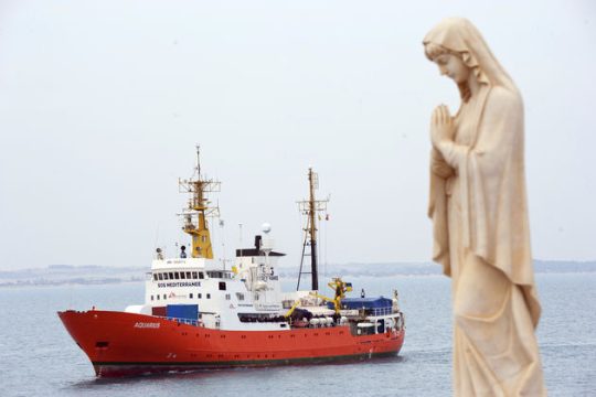«Μπλόκο» Σαλβίνι στα πλοία των ΜΚΟ