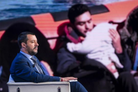 «Μη μας τηλεφωνείτε άλλο, μιλήστε με τη Λιβύη»