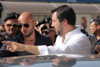 Ο Ματέο Σαλβίνι κλείνει τα ιταλικά λιμάνια στους πρόσφυγες