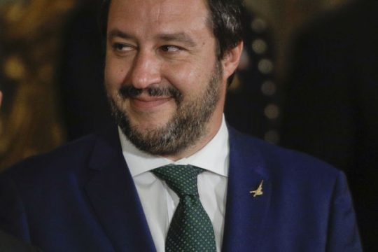 Προκαλεί με ξενοφοβικά σχόλια ο Σαλβίνι